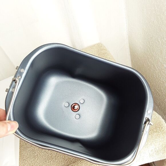 Oster 2 lb Bread Maker Parts: Pan, Paddle/Mixer, Hook, Manual, BM-1 CKSTBRTW20 - Picture 2 of 13